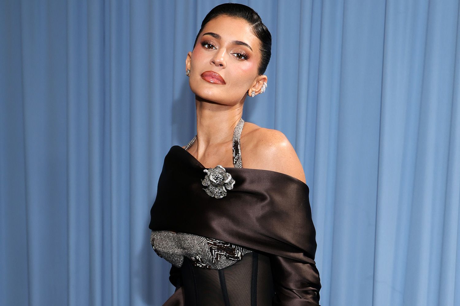 Kylie Jenner Shows Off Curves with Tight-Fitting Bodice at 2025 Met Gala