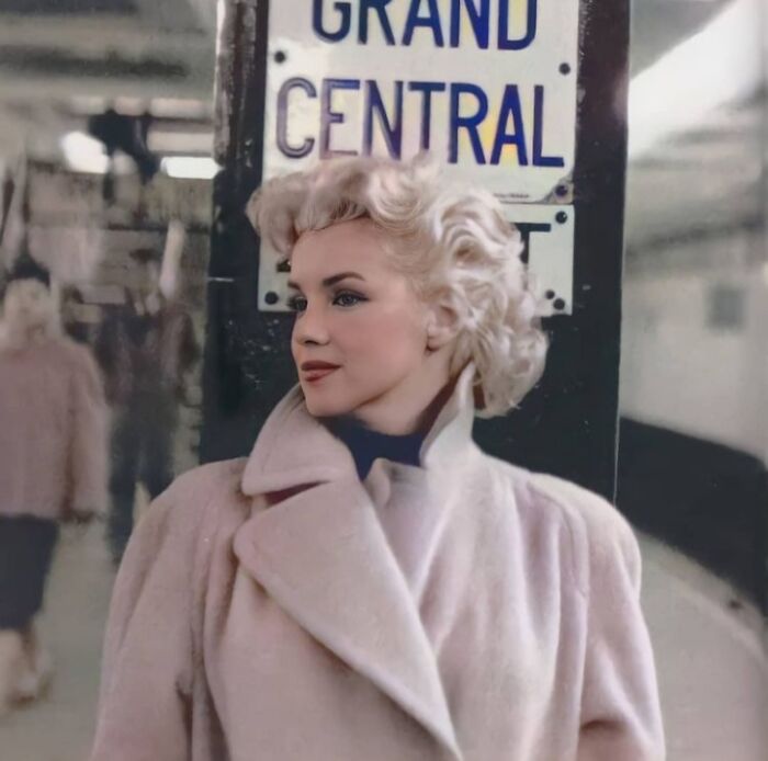 Marilyn Monroe On A New York City Subway, At Grand Central Station In 1955 Marilyn Monroe On A New York City Subway, At Grand Central Station In 1955