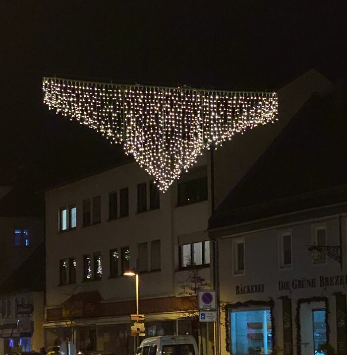 Glowing Half-Stars That Look Like Underpants Glowing Half-Stars That Look Like Underpants