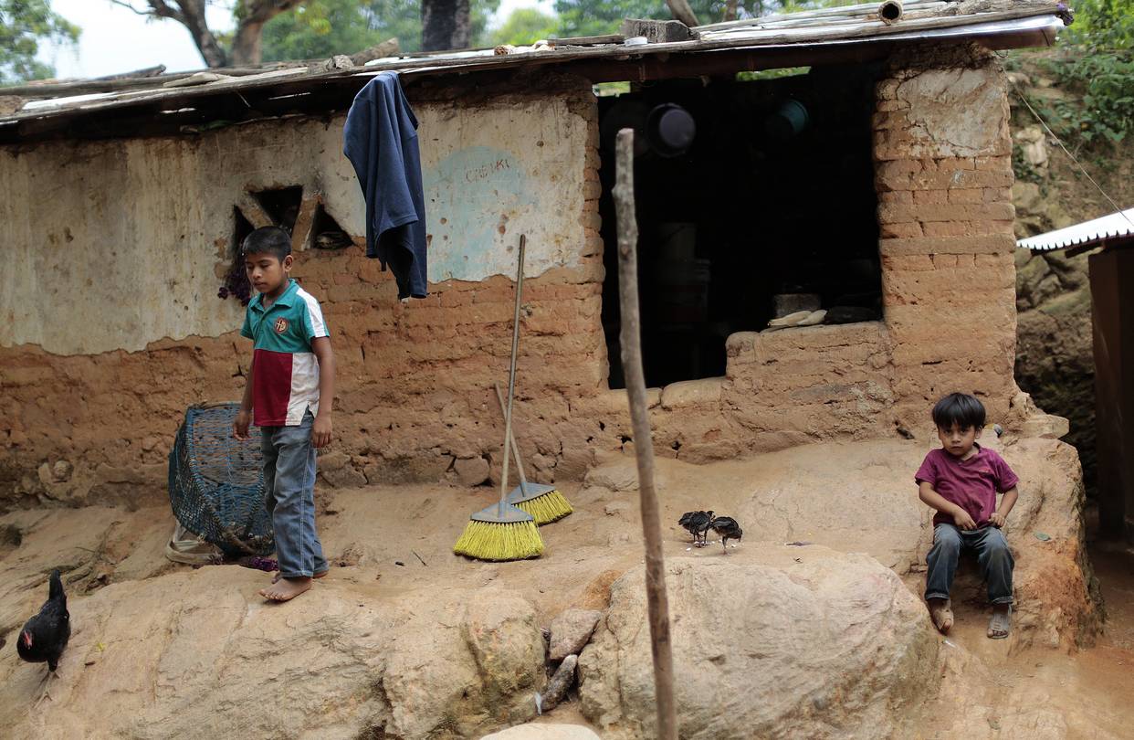In Low-Growth Mexico, Poverty Rises—But Fewer Are Extremely Poor - WSJ