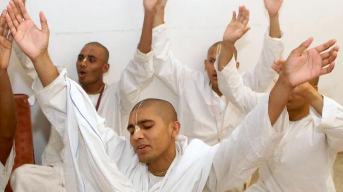 Tension after ISKCON members chant 'hare Krishna hare Ram' at Jadavpur  varsity event
