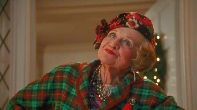 In National Lampoon's Christmas Vacation (1989), the actress who plays Aunt  Bethany is Mae Questel. She's more widely known as the voice of Betty Boop  and Olive Oyle. : r/MovieDetails