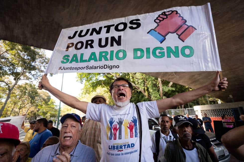 Venezuelan workers protest 'starvation wages' and demand 'decent' income - EFE