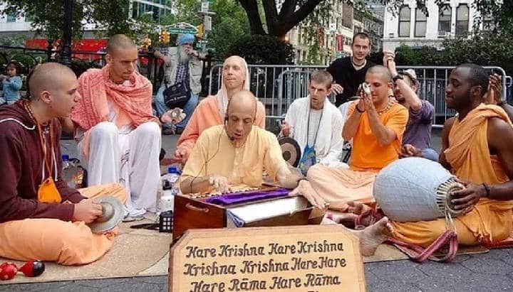 How to become a Full-time Monk (Brahmacari)