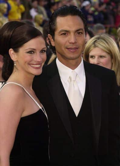 What happened between Julia Roberts and Benjamin Bratt and are they still  friends? | Explainer - 9Celebrity