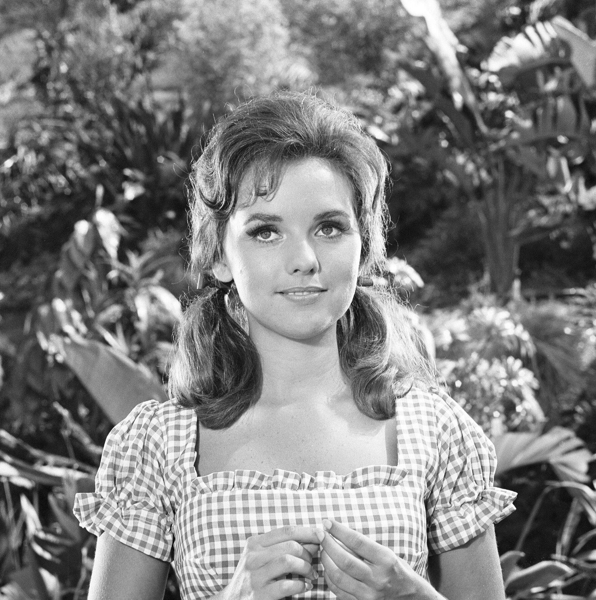 Dawn Wells, Mary Ann on 'Gilligan's Island,' Dies at 82 - The New York Times