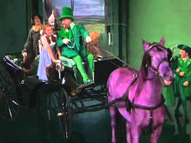 sidewalk scene wizard of oz