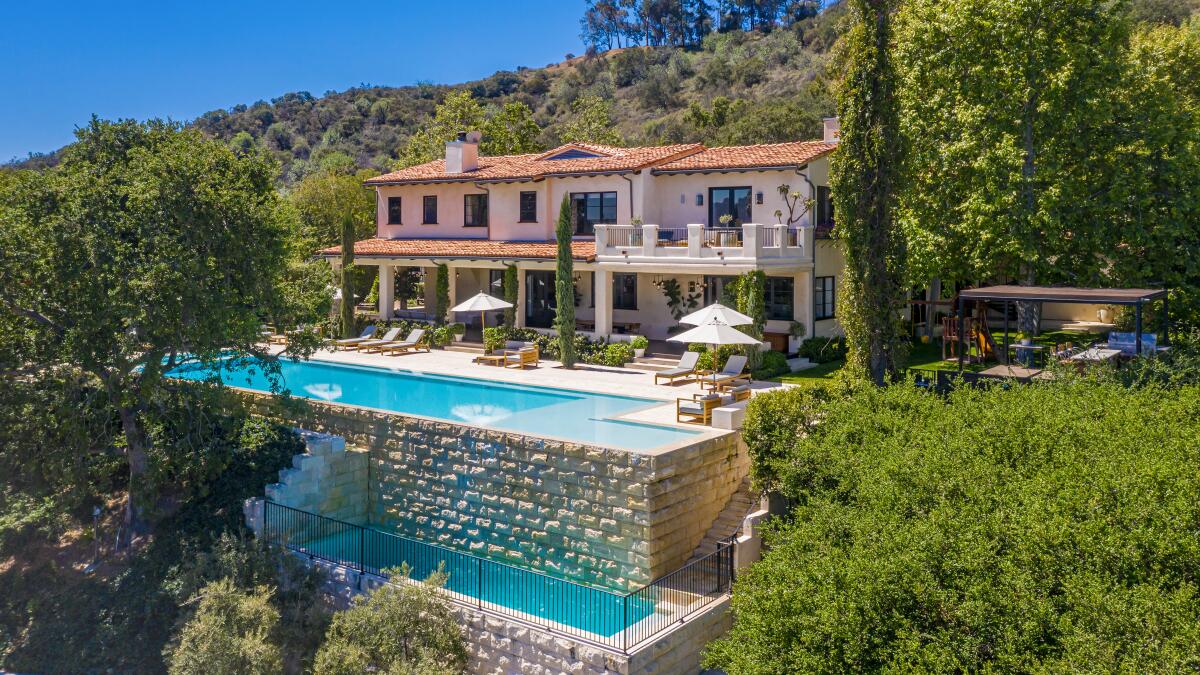 In Hollywood Hills, Justin Timberlake and Jessica Biel aim for $35 million - Los Angeles Times