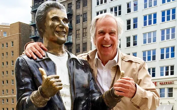 Happy Days: Henry Winkler meets the Bronze Fonz in Milwaukee