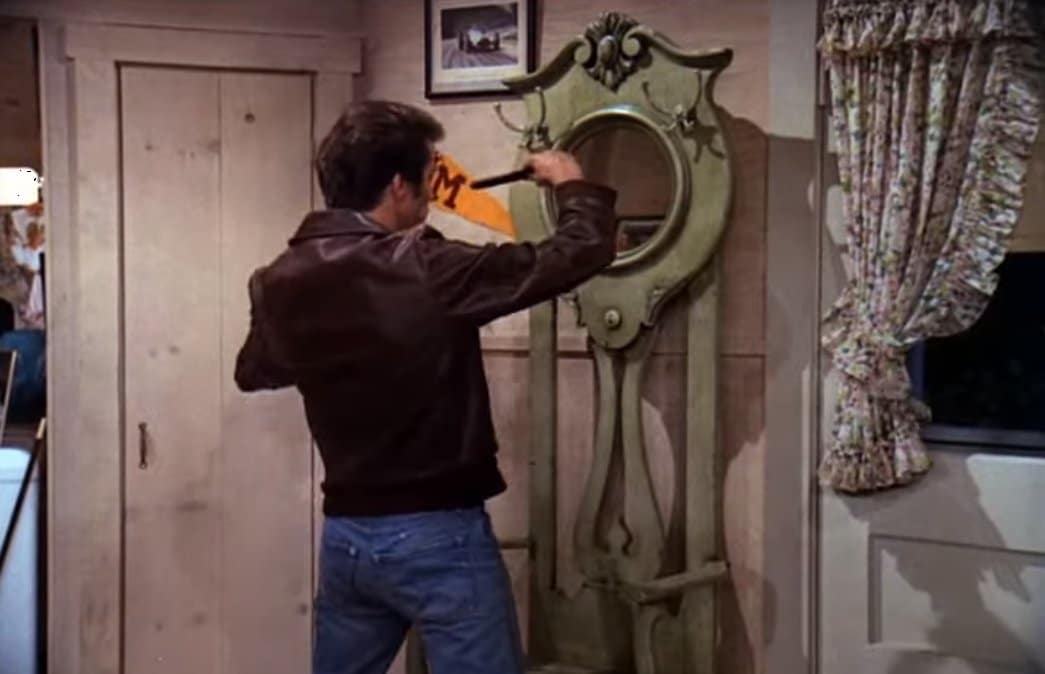 In the theme song, the King is shown combing his mane. On Happy Days, Henry Winkler specifically requested never to be shown combing his hair, leading to the famous mirror scene where