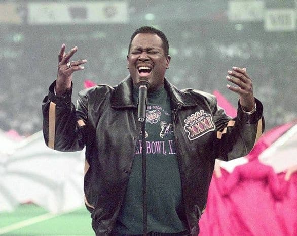 Luther performed the national anthem at the 1997 #Superbowl in New Orleans.  Was this the moment you became a fan? #FANDROSSFriday 📸: Getty Images  https://t.co/L9lix8AGi8