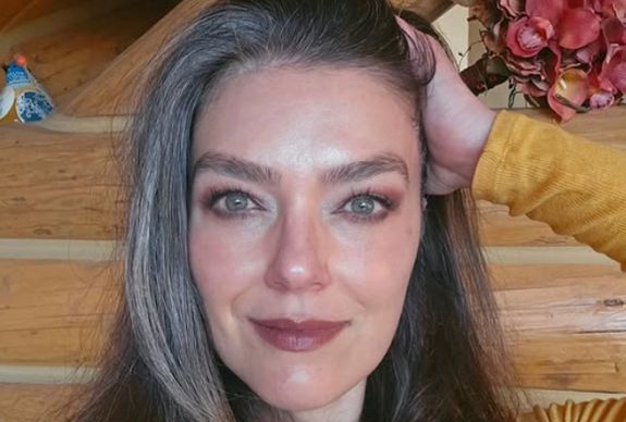America's Top Model' First Winner Adrianne Curry Reveals How Horribly Sleep-Deprived & Hungry Cycle 1 Cast Was – The Ashley's Reality Roundup