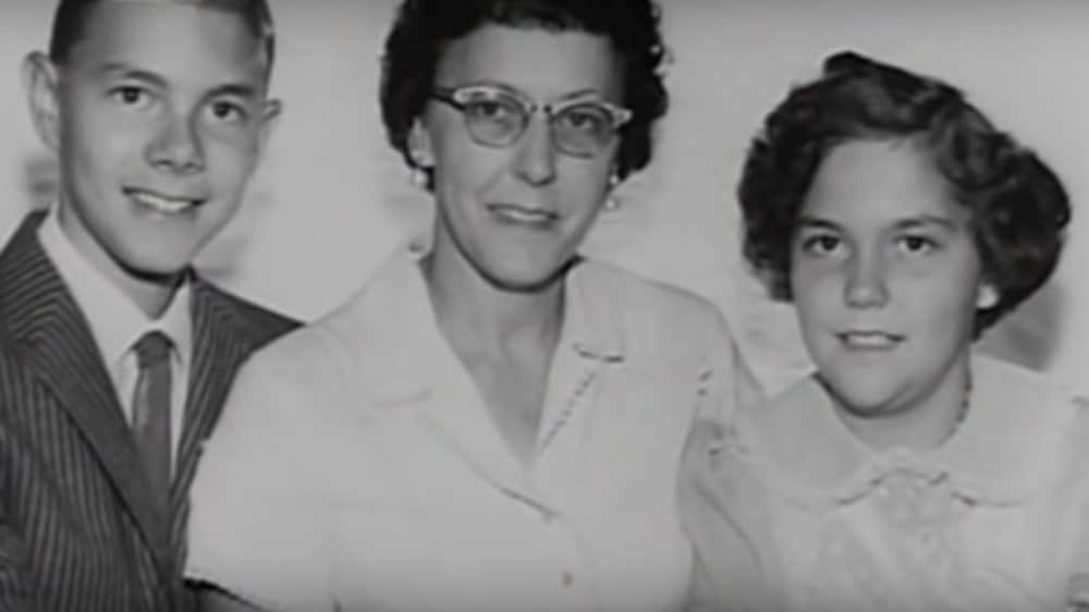 The Tragic Real-Life Story Of Karen Carpenter