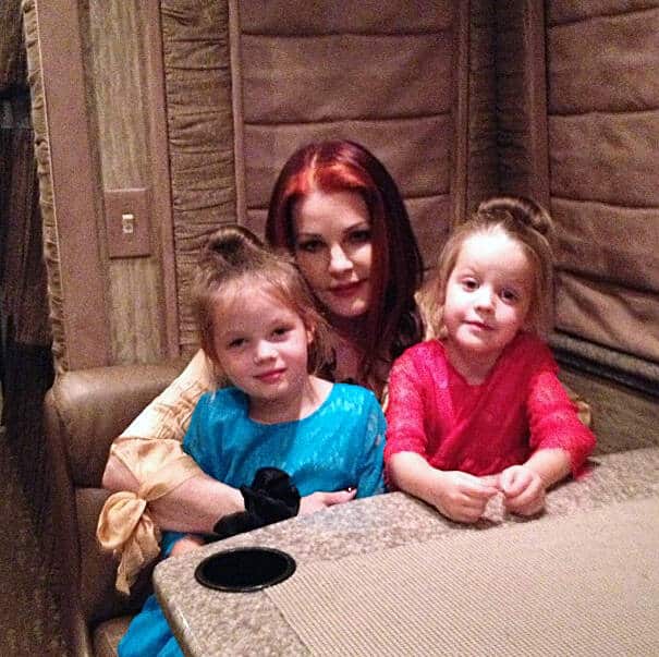 Priscilla Presley Gushes About How 'Smart' Her 10-Year-Old Grandkids Are: 'They Know How to Google' – Closer Weekly