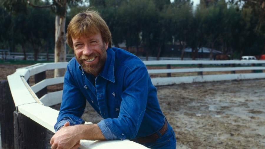 Only mountains are steeper: legendary actor and martial artist Chuck Norris  has died | Articles | Izvestia