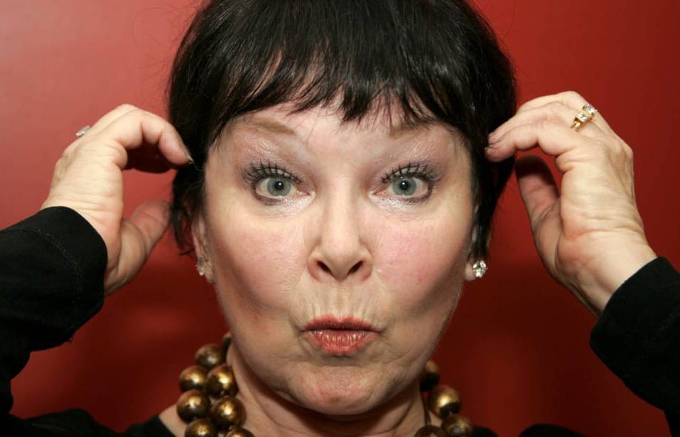 Yvonne Craig dead: Original Batgirl loses breast cancer battle at 78 | Metro News