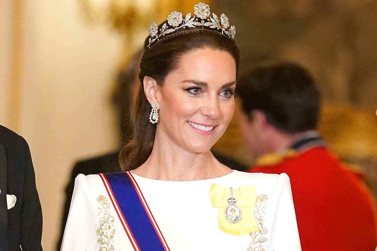 Kate Middleton Wears Rare Tiara at Palace Banquet: Photos