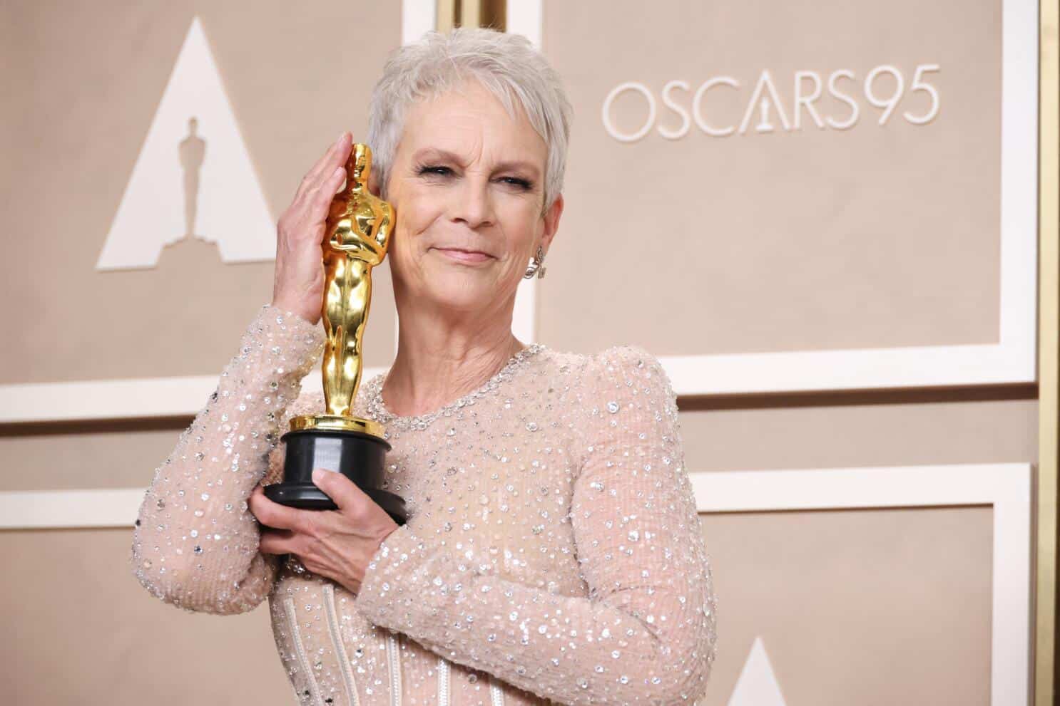 Oscars 2023: Jamie Lee Curtis questions gendered categories - Los Angeles Times